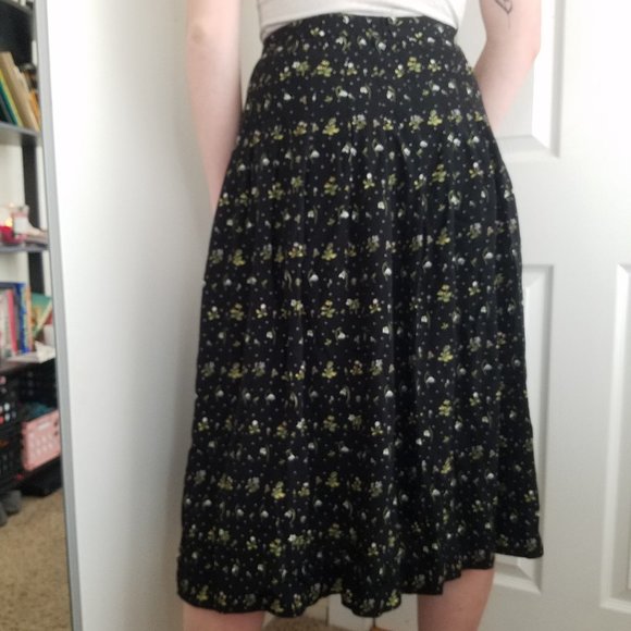 Susan Bristol Dresses & Skirts - Vintage Mid-Calf floral Skirt Meduim